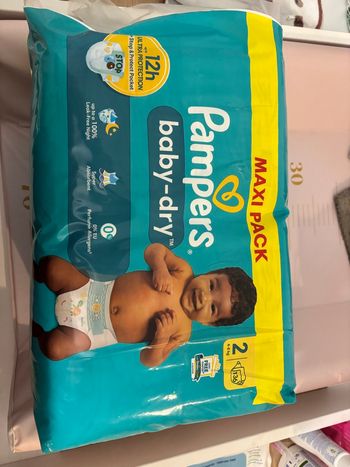 Couches Pampers taille 2