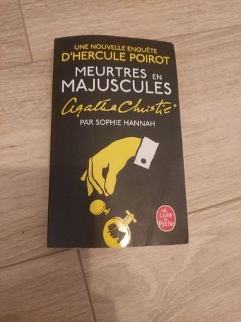 Livre meurtres en majuscules