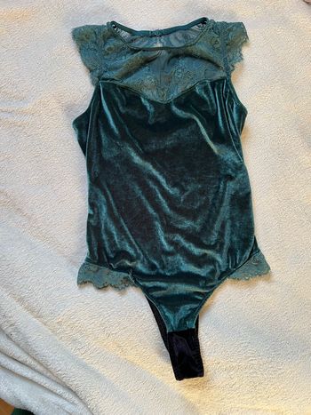 Body en velours avec dentelle