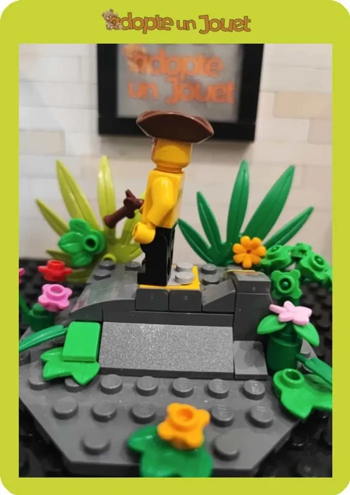 LEGO - Figurine - pi024 - Pirate Shirt with Knife - photo numéro 4