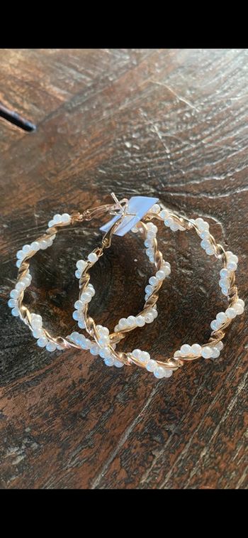Magnifique paire de boucles d’oreilles anneaux avec perles