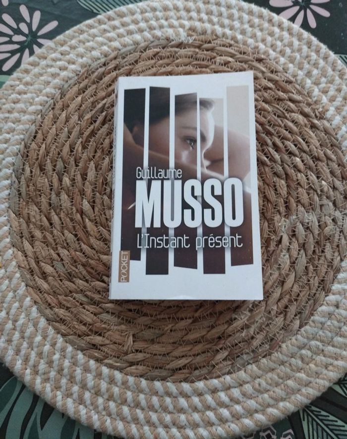 Livre L'instant présent Guillaume Musso