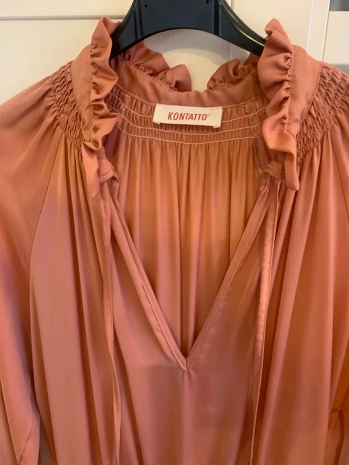 Vestito kontatto taglia S colore rosa salmone effetto seta.