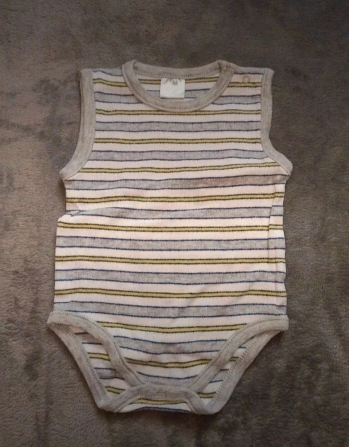 Lot de 4 bodies 3 mois - photo numéro 3