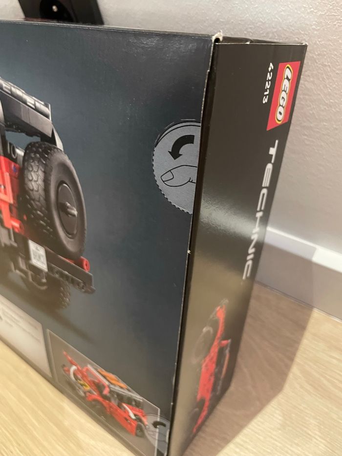 Lego Technic 42213 SUV Ford Bronco - photo numéro 4