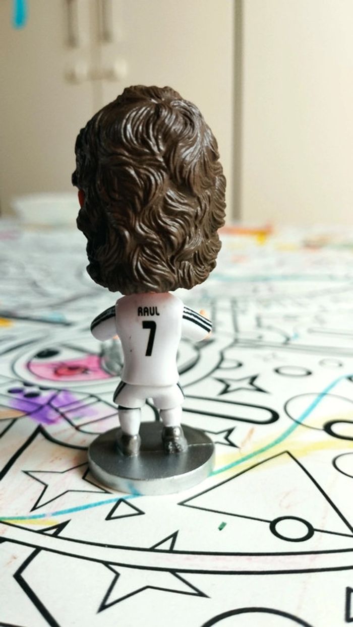 Petite figurine foot neuve Raul Real Madrid - photo numéro 2