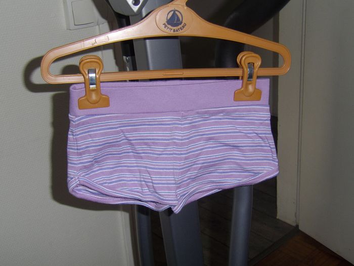 Short violet à rayures Taille 3 ans
