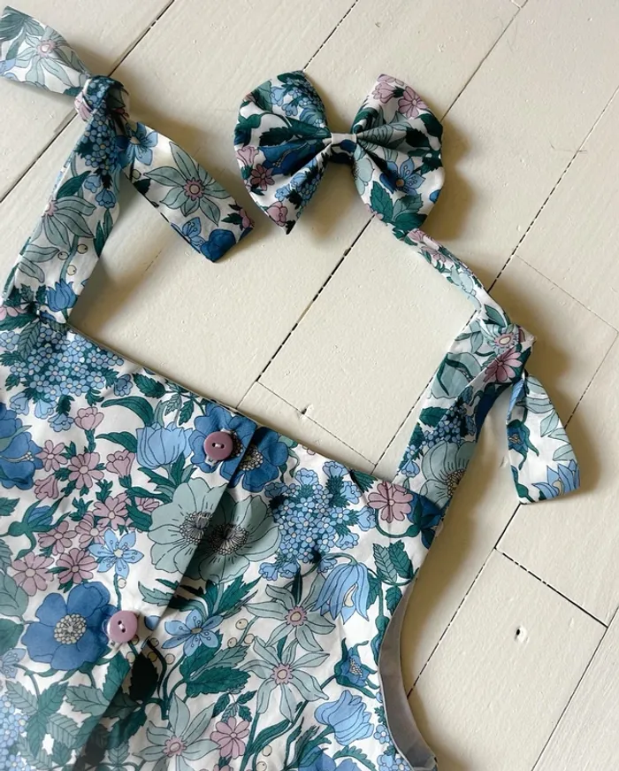 Blouse et noeud liberty créatrice + jean zara 7/8 ans - photo numéro 5