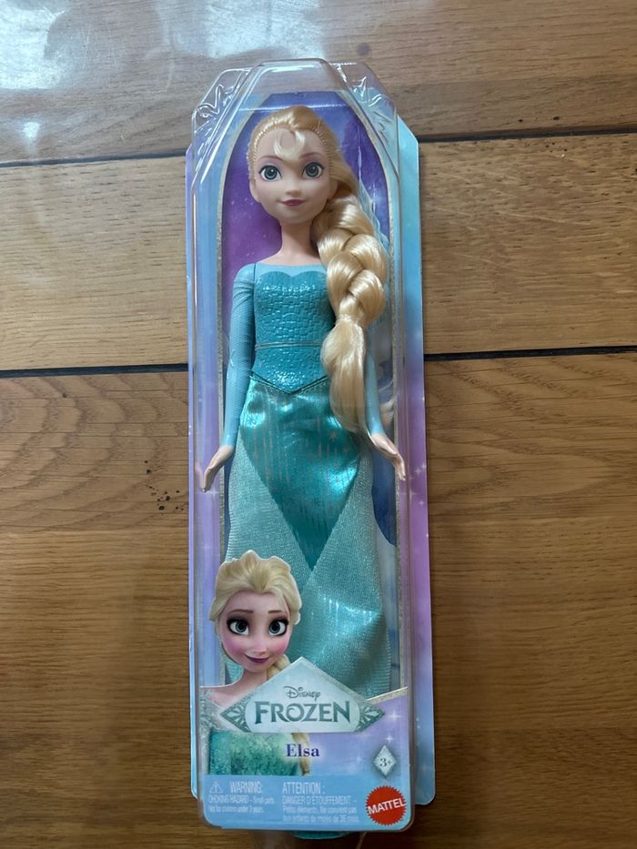 Poupée Disney princesse Elsa La reine des neiges Neuf