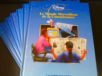 Livre scolaire enfant la communication Monde disney connaissance neuf