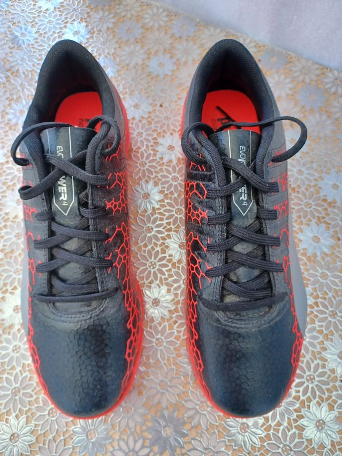 Chaussures de foot Puma Evopower 4 coloris noir et orange taille 42 état neuf. - photo numéro 3