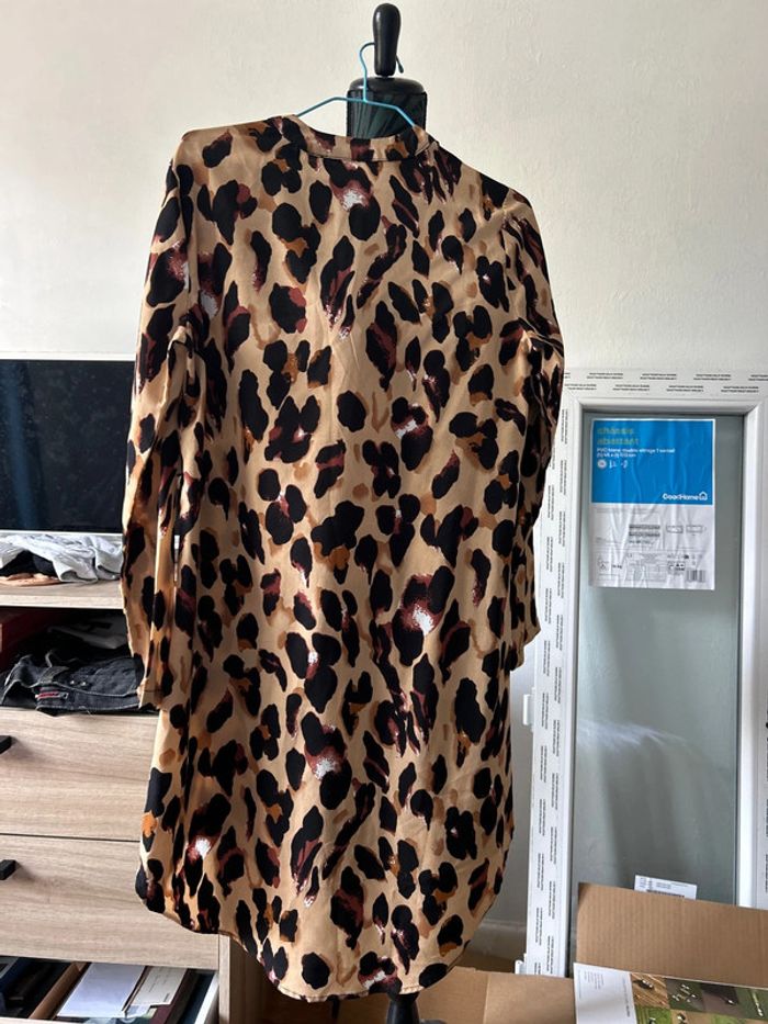 Robe fluide imprimée style léopard - photo numéro 2