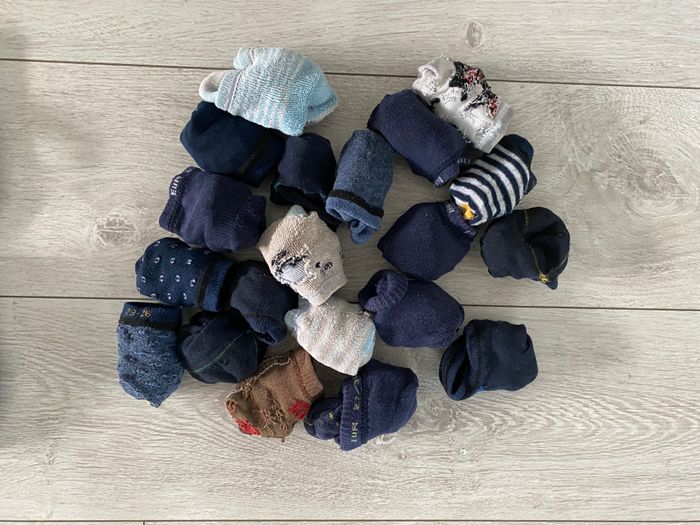 Lot de 10 x chaussures et 20 x chaussettes garçon (pointures 23 au 26) - photo numéro 6