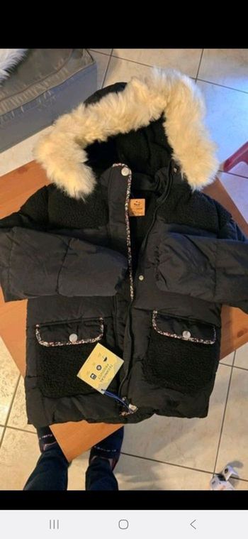 (Neuve non portée)🏷😍🥰 doudoune chaude 12 ans fille 😍🥰🩷