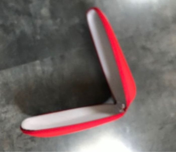 Bel étui à lunettes rouge Puma - photo numéro 5