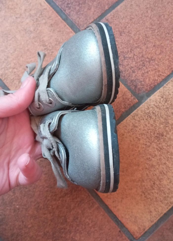 Chaussure zara baby pointure 21 - photo numéro 2