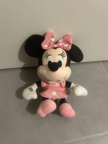 Petite Peluche Minnie rose  TBE  acheté à Disney 