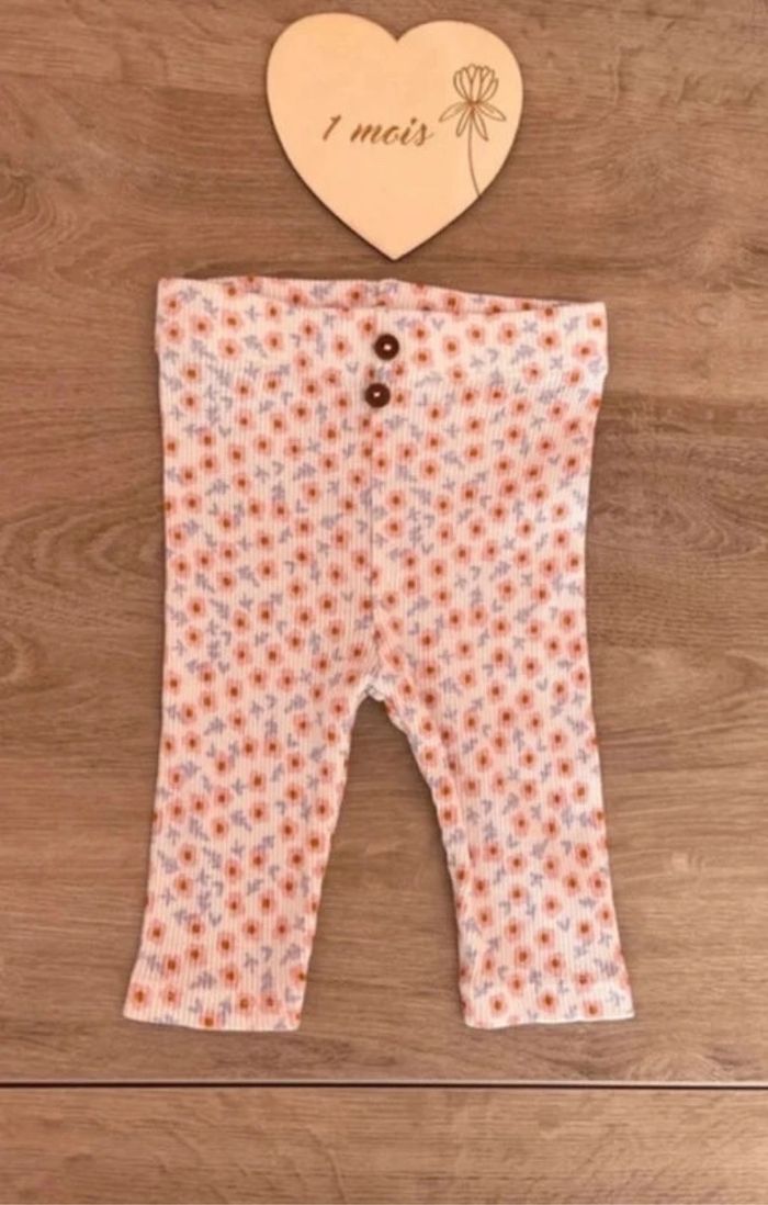 Lot de 3 leggings bébé fille – 1 mois – Kiabi – Côtelé fleuri – Neufs - photo numéro 6