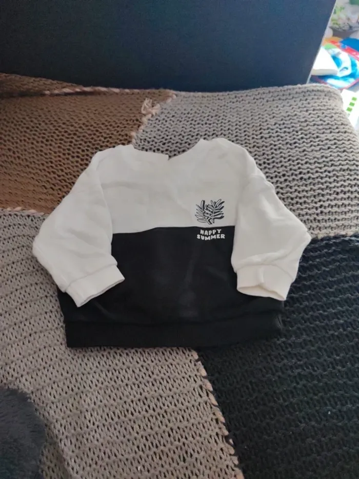 Sweat noir et blanc 6 mois
