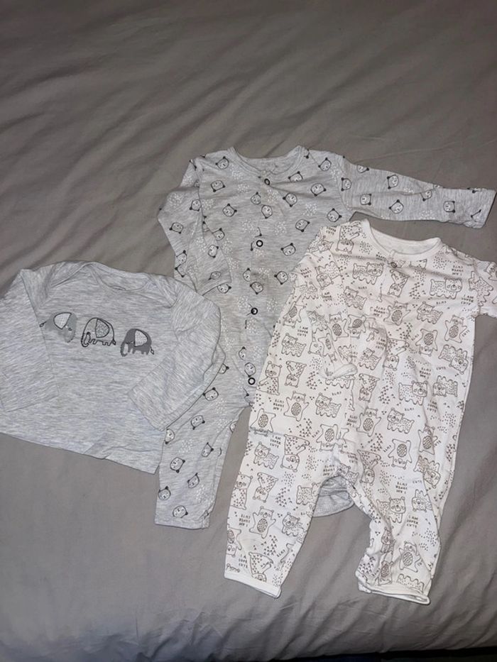 2 pyjama sans pied + 1 t shirt manche longue éléphant 62 68 cm