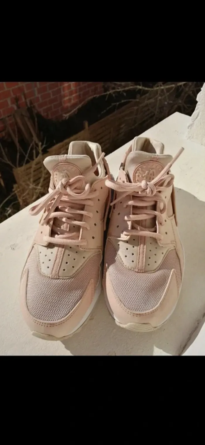 Baskets rose pâle / nike Huarache authentique / (41)