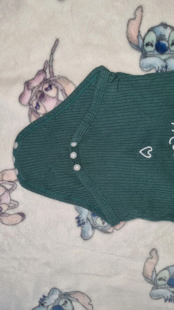 Body manche courte 0/3 mois en très bon état - photo numéro 5