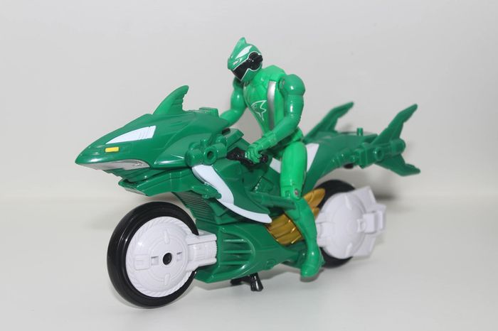 Figurine + Véhicule Shark Cycle - Power Rangers 2008