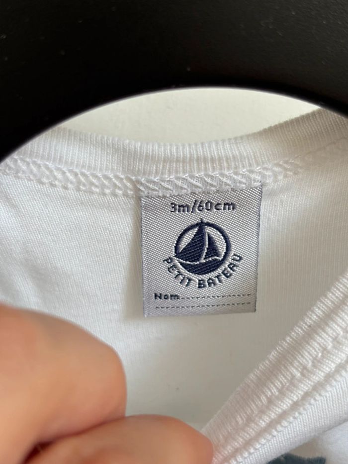 Lot 3 bodies blanc et bleu manches courtes Petit Bateau 3 mois - photo numéro 6