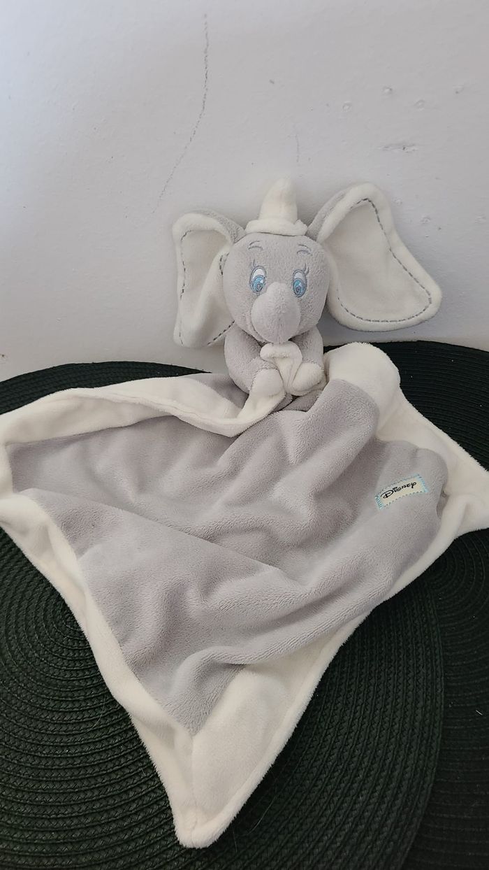 Doudou plat éléphant gris blanc Dumbo mouchoir couverture DISNEY - photo numéro 4