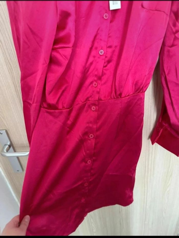 Robe courte satinée manches longues à épaulettes rose fuchsia taille S NA-KD - photo numéro 5