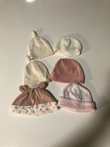 Lot 6 bonnets