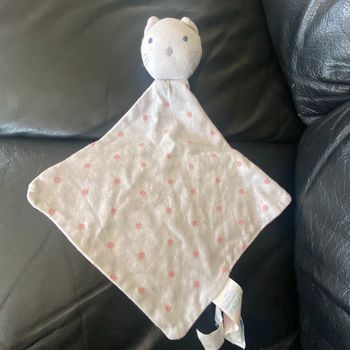 Doudou Chat Plat Losange Gris Fleur Rose OBAIBI 29cm