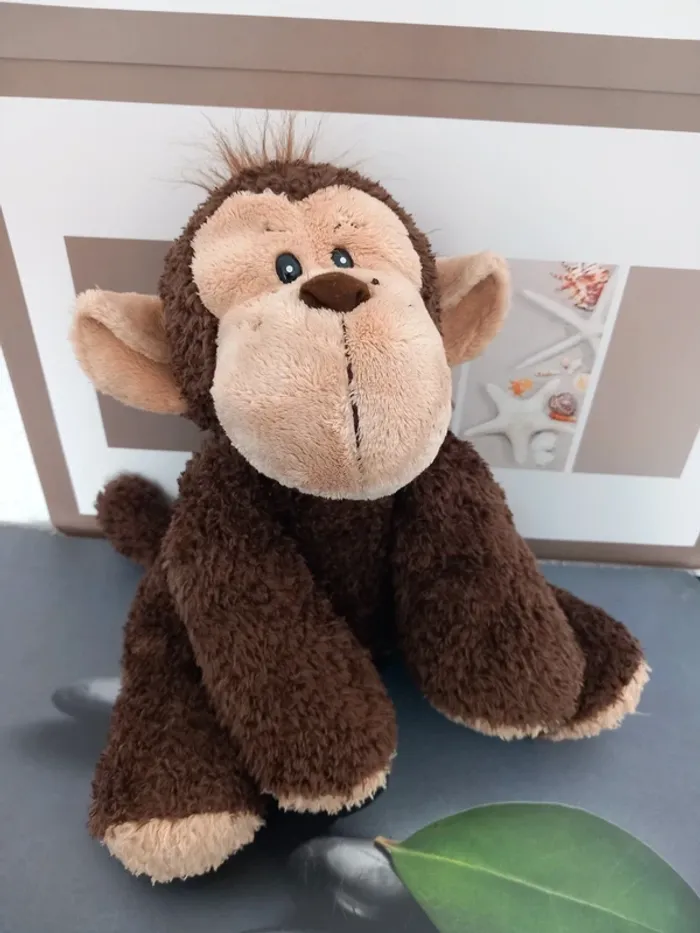 Peluche singe 33cm avec des billes à l'intérieur