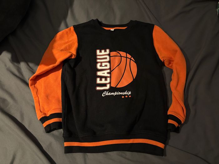 Sweat col rond noir et orange basketball 10 ans - photo numéro 2