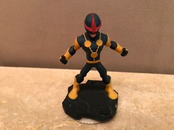 FIGURINE "DISNEY INFINITY - AVENGERS - NOVA »