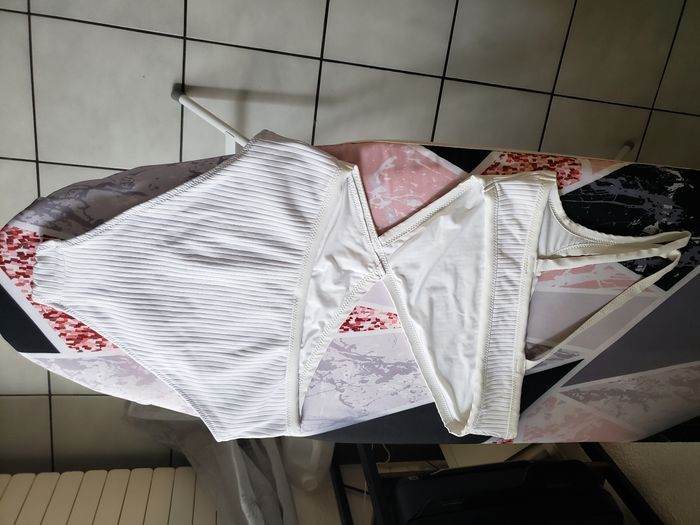 Maillot de bain une pièce blanc - photo numéro 4