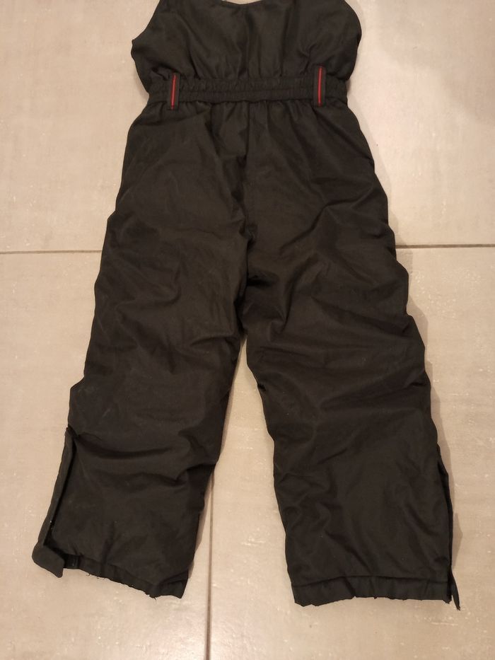 Très belle salopette de ski 5 ans chaude et imperméable noire - photo numéro 7