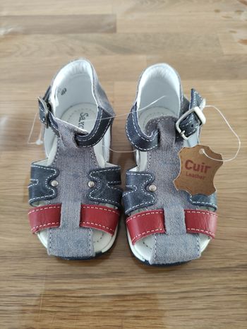 Nu-pieds garçon taille 20