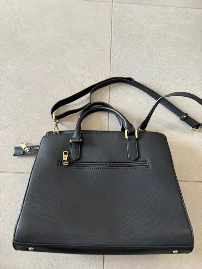 Sac à main Hexagona noir, il ya des marques d'usures, 33*26cm - photo numéro 6