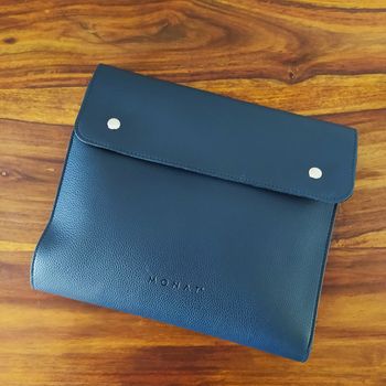 Pochette et échantillons Monat