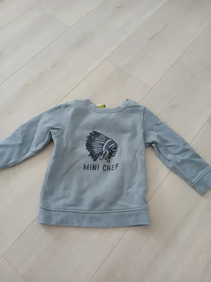 Pull taille 24 mois
