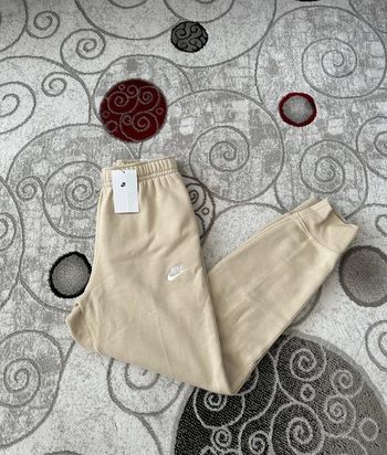 Pantalon jogging coloris rattan Nike Club Fleece