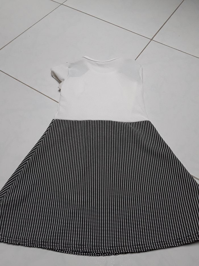 Robe fille taille 6 ans très bon état - photo numéro 2