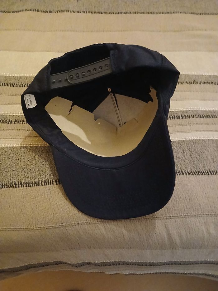Casquette neuve jamais servi - photo numéro 4