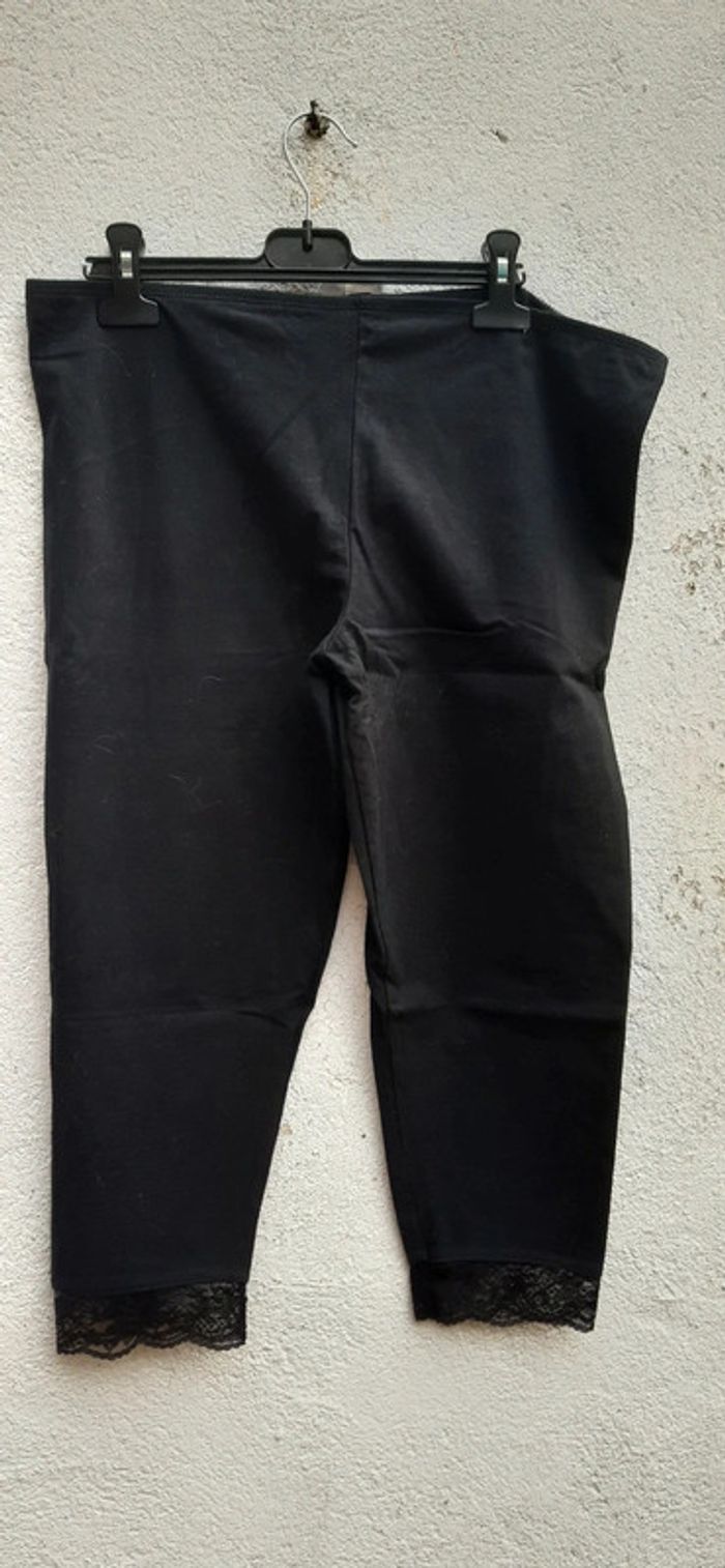 Legging noir 3/4 Taille 46/48 avec liseret dentelle - photo numéro 2