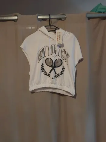 Sweat femme à capuche sans manche neuf