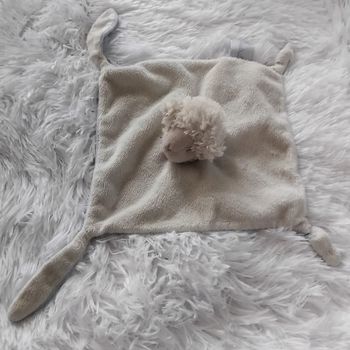 Doudou carré plat blanc et bleu - mouton - Pediatril