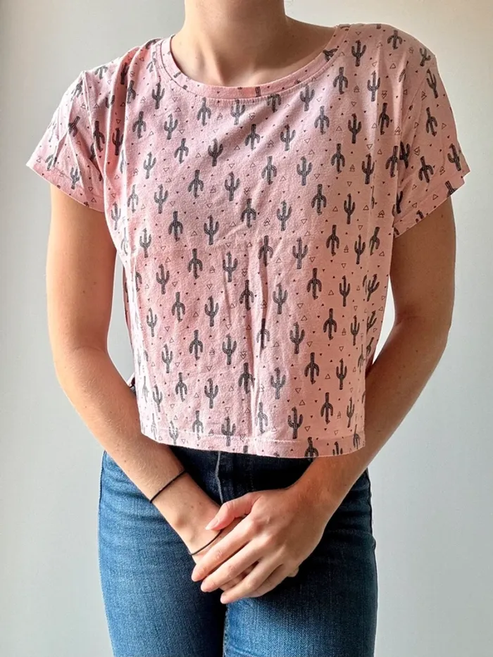 T-shirt Crop Top Rose Jennyfer - photo numéro 2