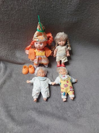 Lot petites poupées
