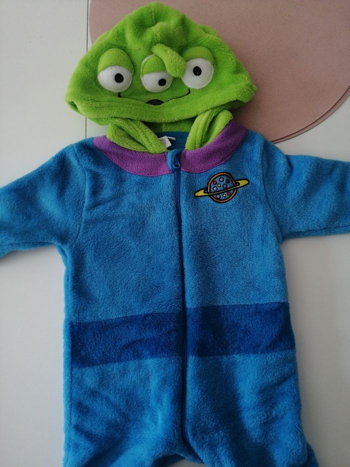 10 pyjamas et 10 bodies